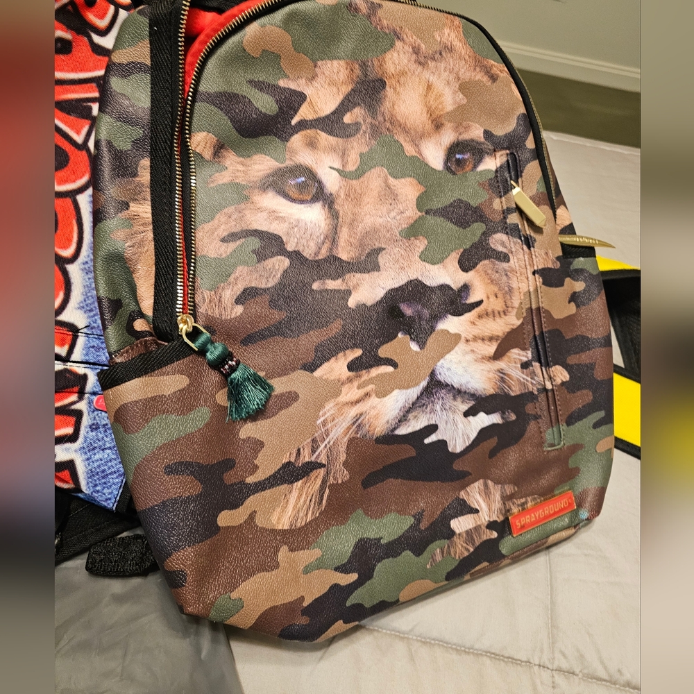 Sprayground Backpack for Men,Women and Child Alike - Picture 6 of 7